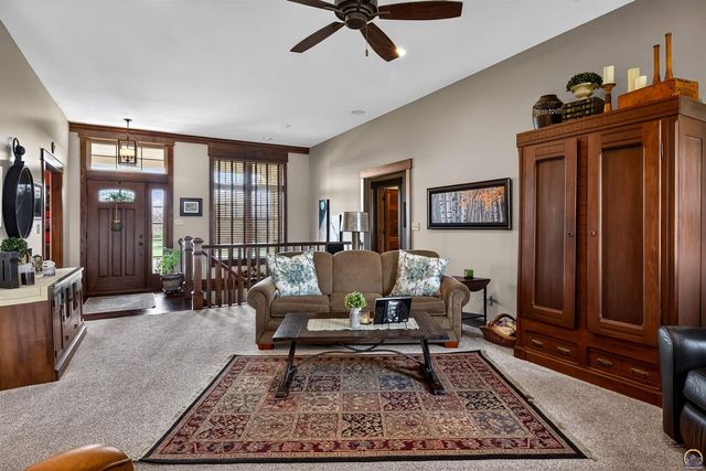 3748 SE Elm Cove Dr, Berryton, KS 66409
