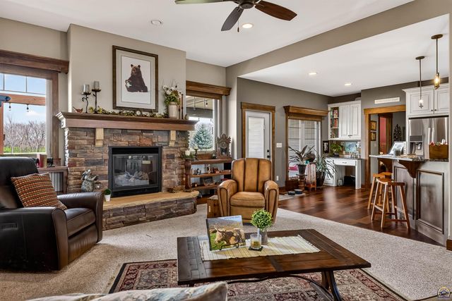 3748 SE Elm Cove Dr, Berryton, KS 66409