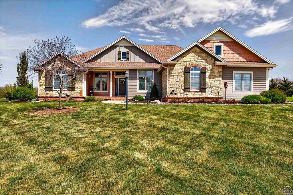 3748 SE Elm Cove Dr, Berryton, KS 66409