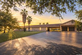 446 Quail Hollow, Adkins, TX 78101