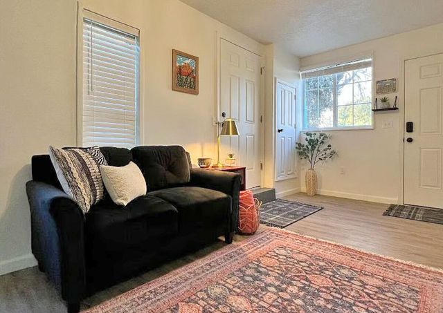 511 Spruce Street SE, Albuquerque, NM 87106