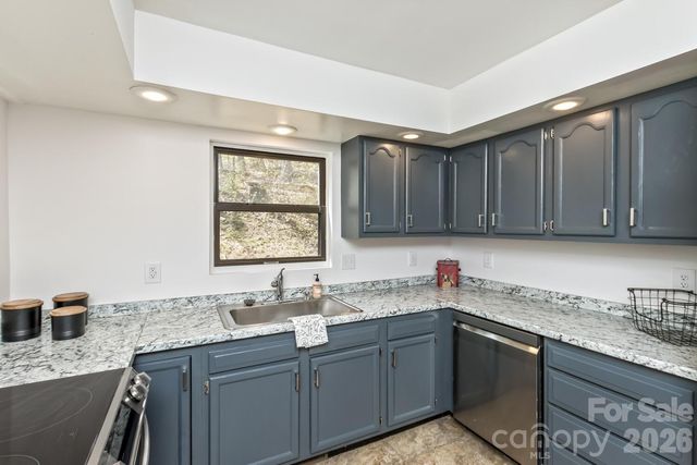 53 Benfield Road, Weaverville, NC 28787