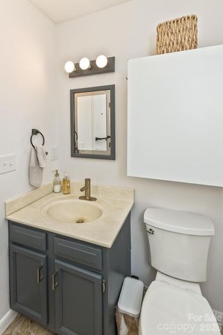 53 Benfield Road, Weaverville, NC 28787