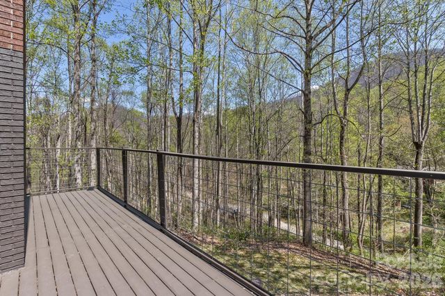 53 Benfield Road, Weaverville, NC 28787