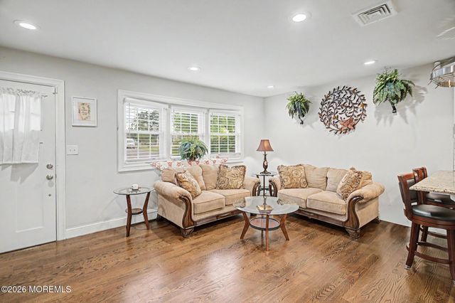 442 Irving Place, Toms River, NJ 08755
