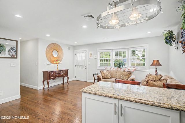 442 Irving Place, Toms River, NJ 08755