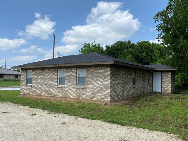 305 W 3rd Street, Blooming Grove, TX 76626