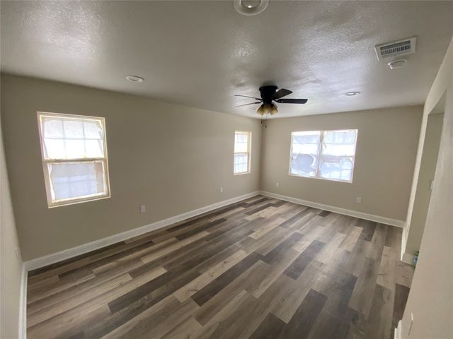 305 W 3rd Street, Blooming Grove, TX 76626