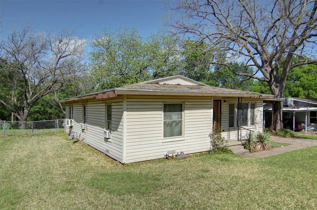1224 S Brazos Street, Weatherford, TX 76086