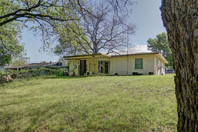1224 S Brazos Street, Weatherford, TX 76086