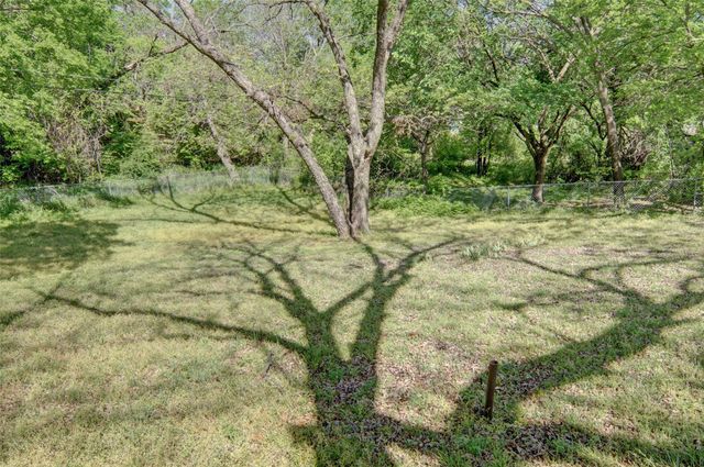1224 S Brazos Street, Weatherford, TX 76086