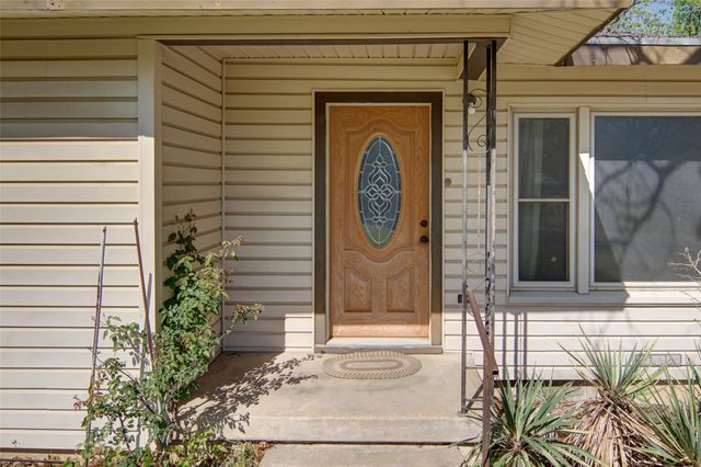 1224 S Brazos Street, Weatherford, TX 76086