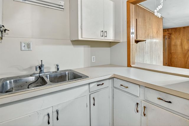 1224 S Brazos Street, Weatherford, TX 76086