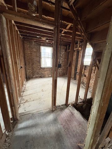 8325 S Cregier Avenue, Chicago, IL 60617