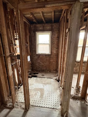 8325 S Cregier Avenue, Chicago, IL 60617