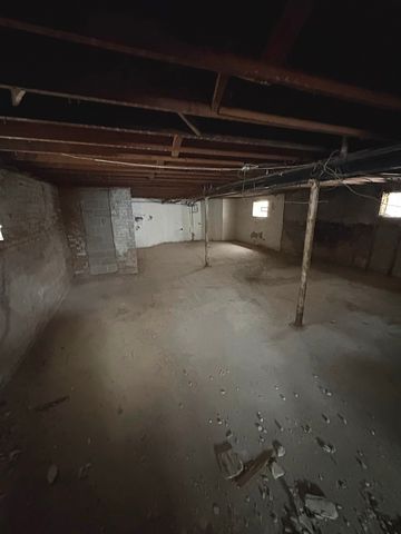 8325 S Cregier Avenue, Chicago, IL 60617