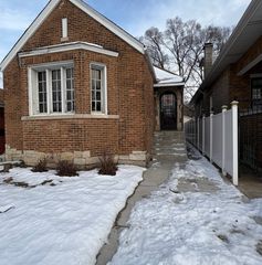 8325 S Cregier Avenue, Chicago, IL 60617