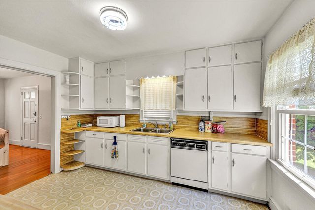225 HILLCREST DR, Rocky Mount, VA 24151