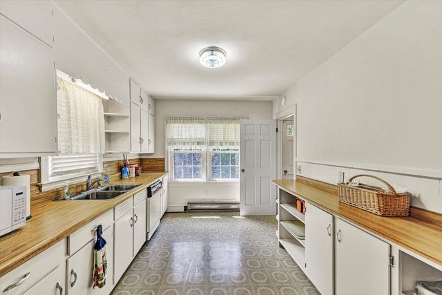 225 HILLCREST DR, Rocky Mount, VA 24151