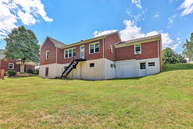 225 HILLCREST DR, Rocky Mount, VA 24151