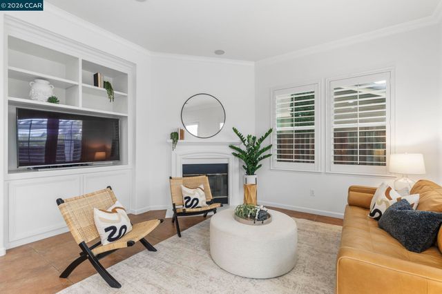 124 Nanterre St, Danville, CA 94506