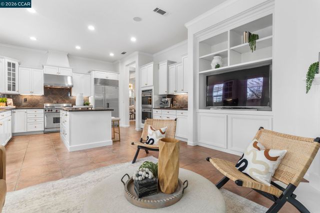 124 Nanterre St, Danville, CA 94506