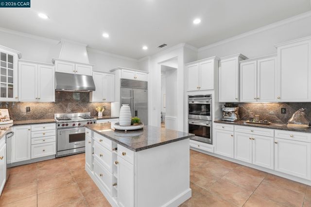 124 Nanterre St, Danville, CA 94506