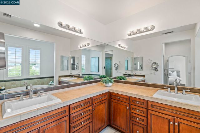 124 Nanterre St, Danville, CA 94506