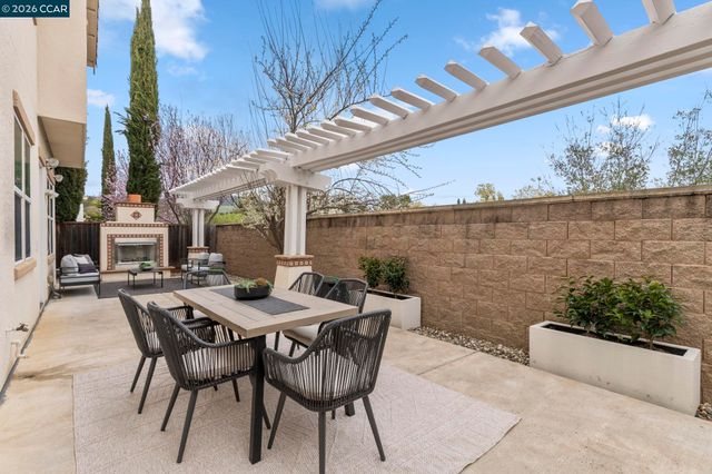 124 Nanterre St, Danville, CA 94506