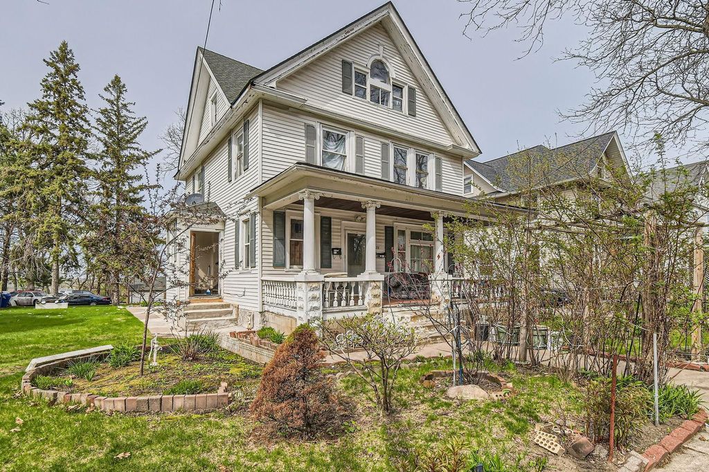 271 Prescott Street, Saint Paul, MN 55107