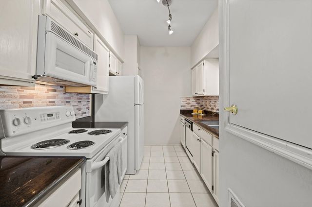 17491 Red Oak Drive 7491, Houston, TX 77090