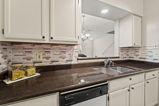 17491 Red Oak Drive 7491, Houston, TX 77090