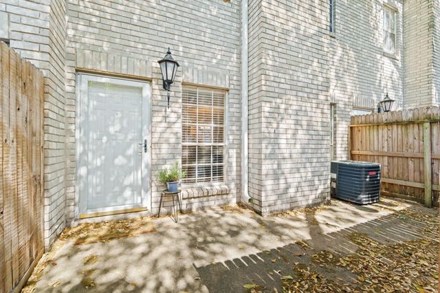 17491 Red Oak Drive 7491, Houston, TX 77090