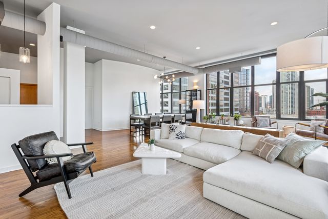 333 W HUBBARD Street 801, Chicago, IL 60654