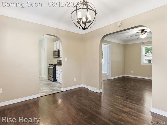 2449 N Genesee Road, Burton, MI 48509