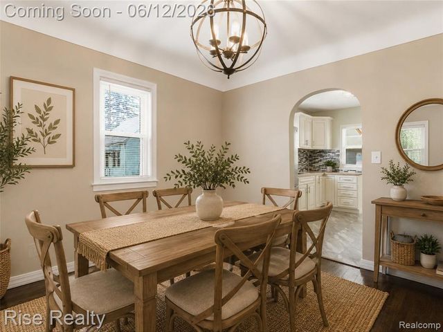 2449 N Genesee Road, Burton, MI 48509
