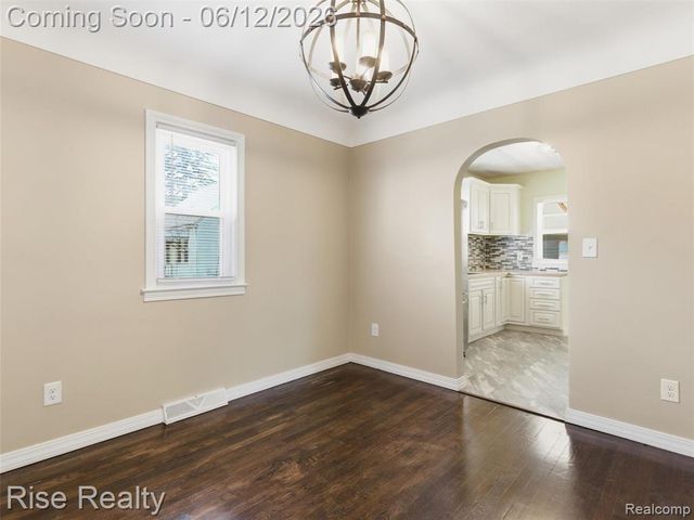 2449 N Genesee Road, Burton, MI 48509