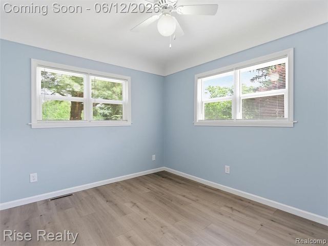 2449 N Genesee Road, Burton, MI 48509