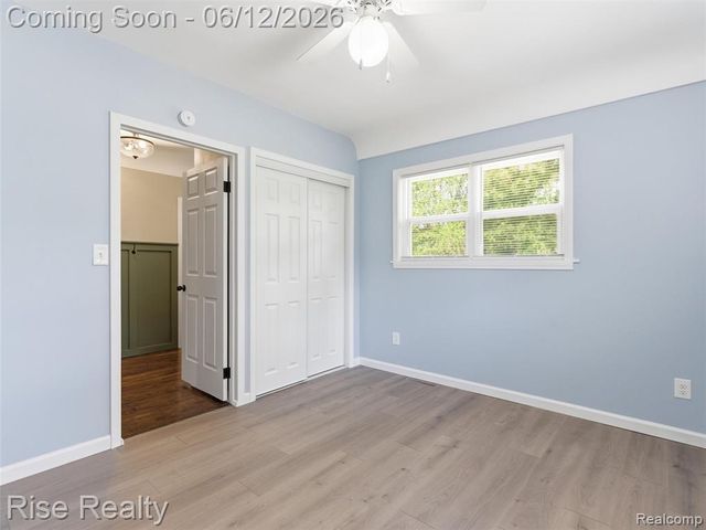 2449 N Genesee Road, Burton, MI 48509