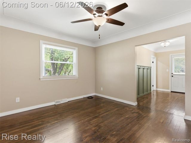 2449 N Genesee Road, Burton, MI 48509