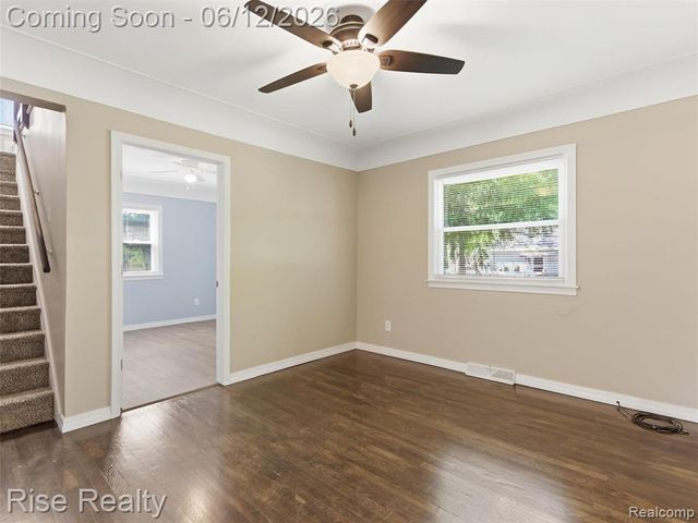 2449 N Genesee Road, Burton, MI 48509