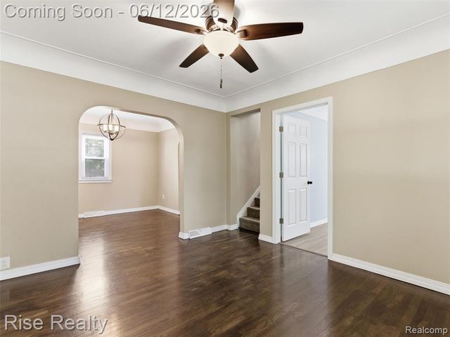 2449 N Genesee Road, Burton, MI 48509