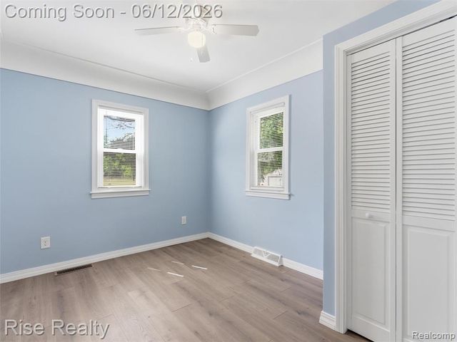 2449 N Genesee Road, Burton, MI 48509