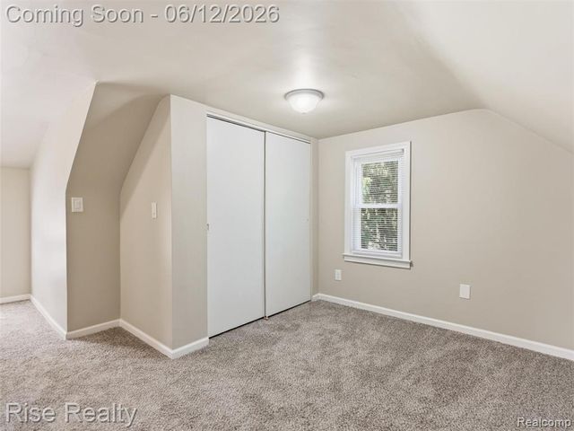 2449 N Genesee Road, Burton, MI 48509