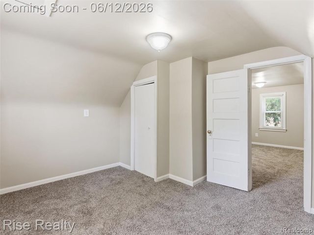 2449 N Genesee Road, Burton, MI 48509