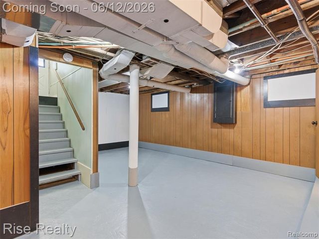 2449 N Genesee Road, Burton, MI 48509