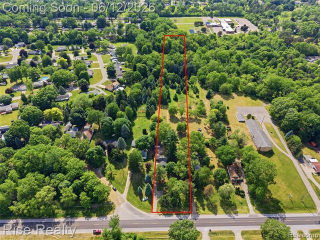2449 N Genesee Road, Burton, MI 48509