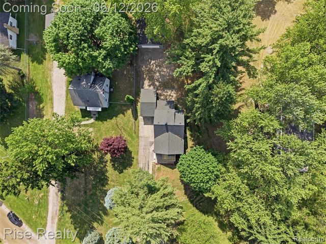 2449 N Genesee Road, Burton, MI 48509