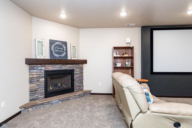 3671 Crimson Loop S, Fargo, ND 58104