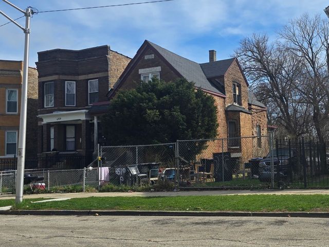 6831 S Emerald Avenue, Chicago, IL 60621
